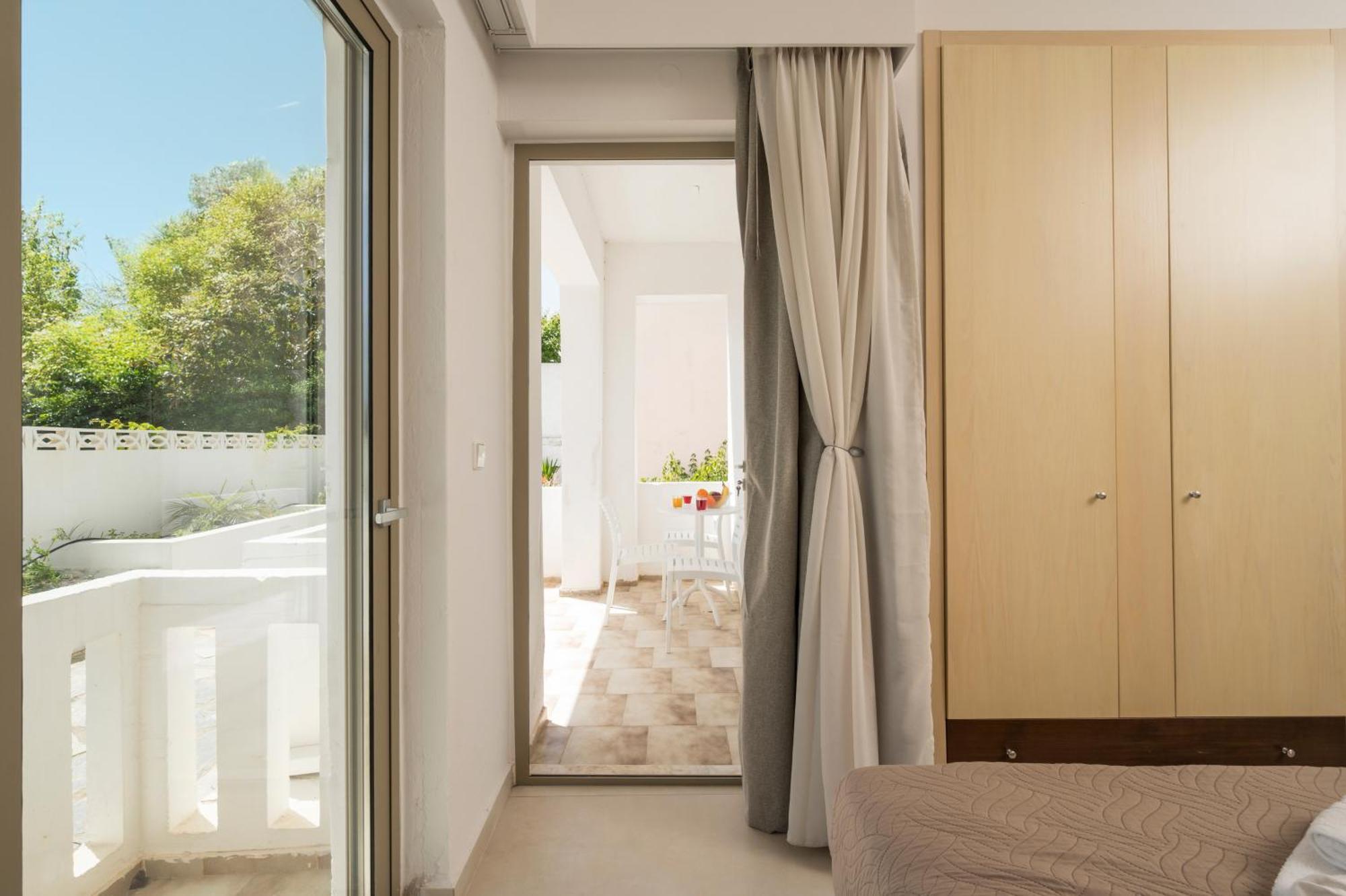 Esplanade Apartments Калатас Экстерьер фото